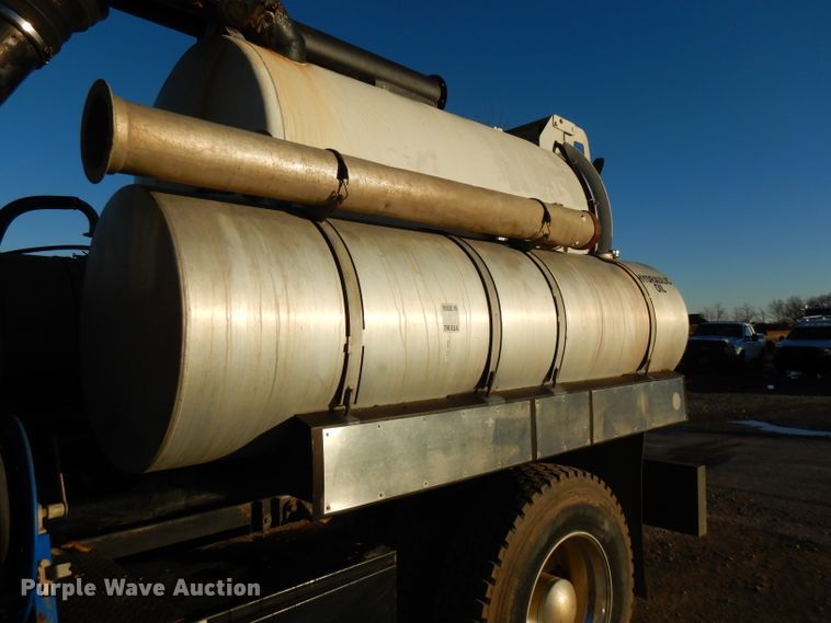 image for item FW9942 2007 International 4300  hydrovac truck