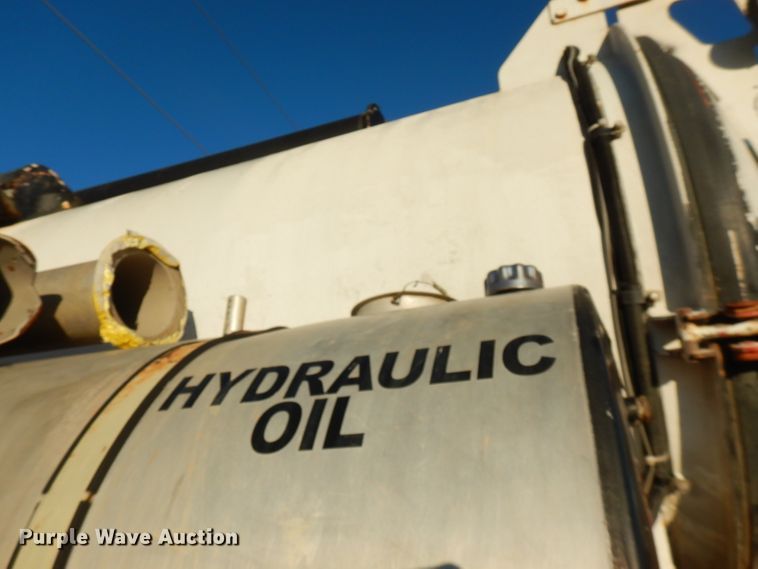 image for item FW9942 2007 International 4300  hydrovac truck