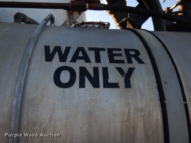 image for item FW9942 2007 International 4300  hydrovac truck