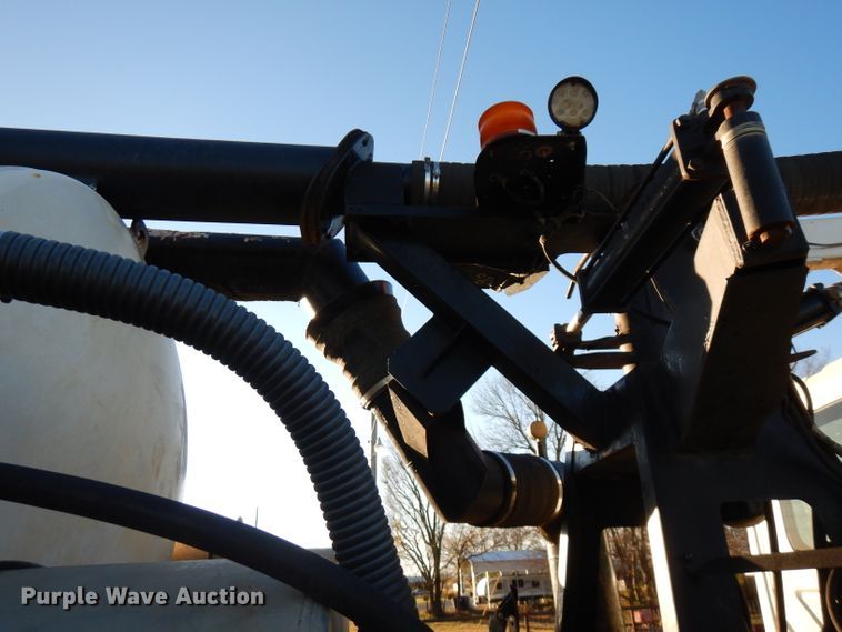 image for item FW9942 2007 International 4300  hydrovac truck