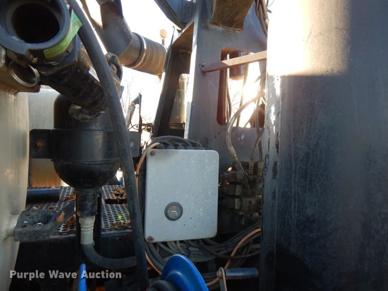 image for item FW9942 2007 International 4300  hydrovac truck