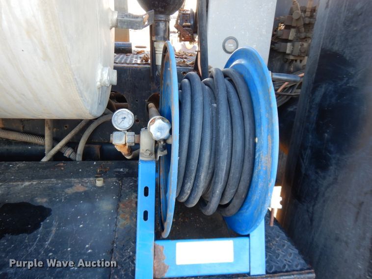 image for item FW9942 2007 International 4300  hydrovac truck