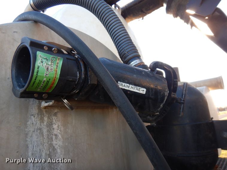 image for item FW9942 2007 International 4300  hydrovac truck