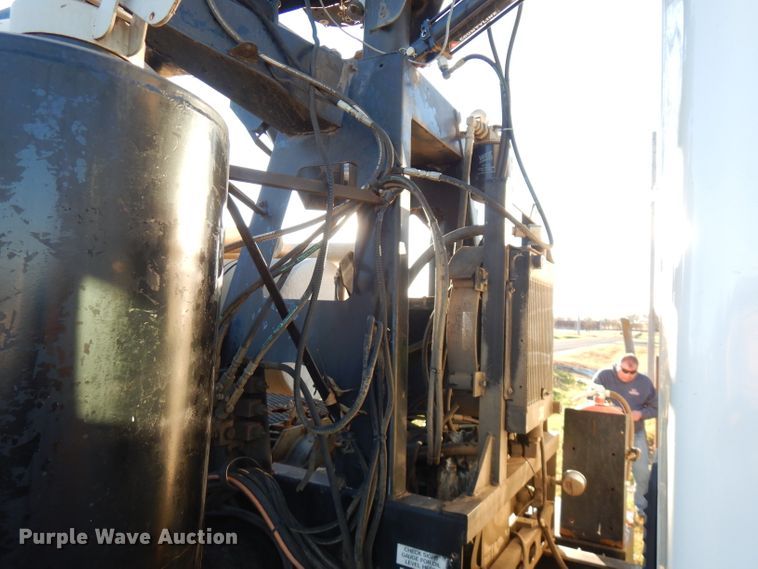 image for item FW9942 2007 International 4300  hydrovac truck