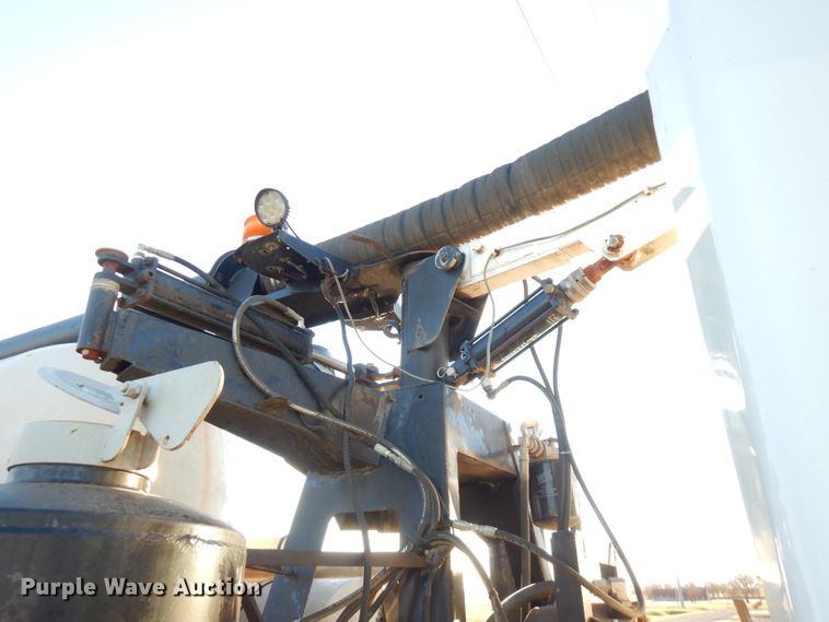 image for item FW9942 2007 International 4300  hydrovac truck