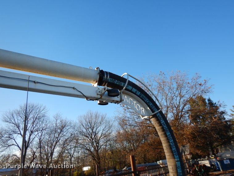 image for item FW9942 2007 International 4300  hydrovac truck