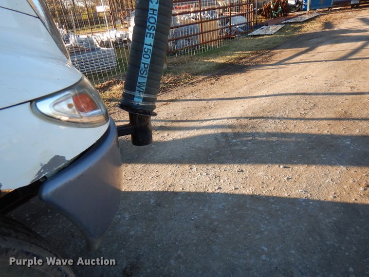 image for item FW9942 2007 International 4300  hydrovac truck