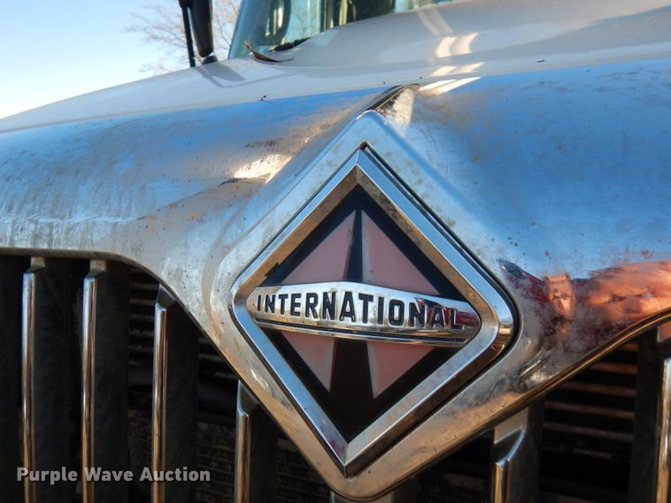 image for item FW9942 2007 International 4300  hydrovac truck