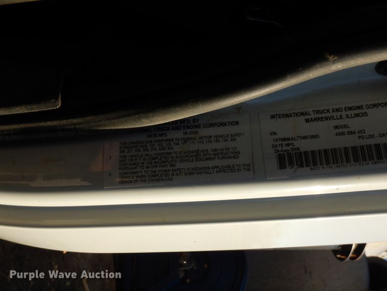 image for item FW9942 2007 International 4300  hydrovac truck