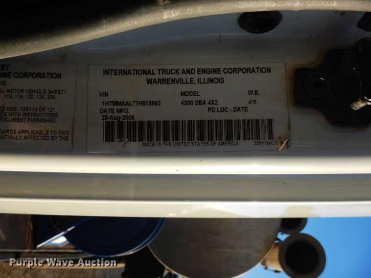 image for item FW9942 2007 International 4300  hydrovac truck