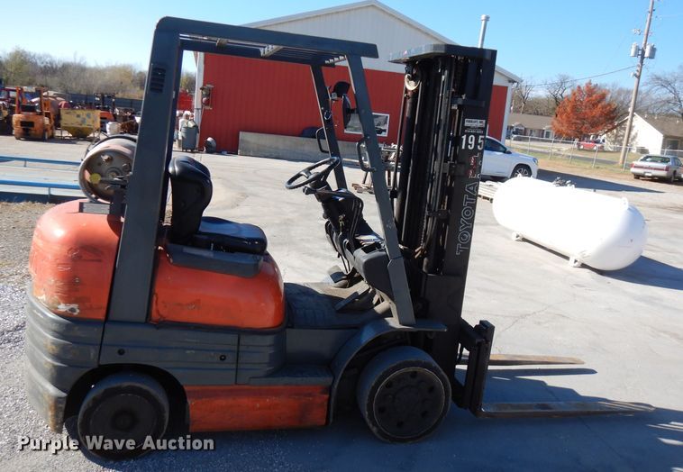 image for item FW9974 Toyota 42-6FGCU25  forklift