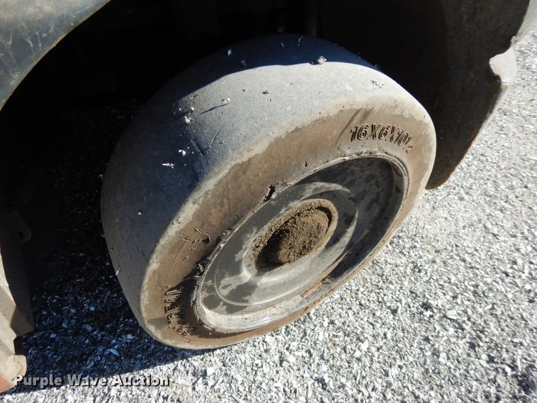 image for item FW9974 Toyota 42-6FGCU25  forklift