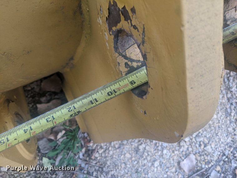 image for item H1804 133"W loader bucket