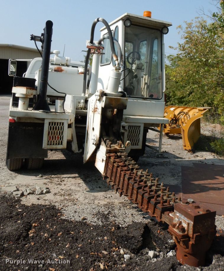 image for item HD9378 1987 GMC C7000  flatbed truck