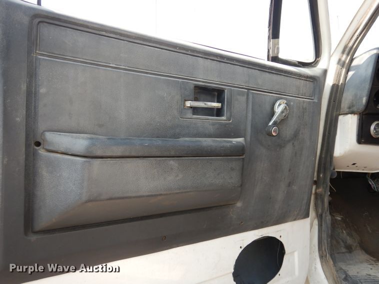 image for item HD9378 1987 GMC C7000  flatbed truck