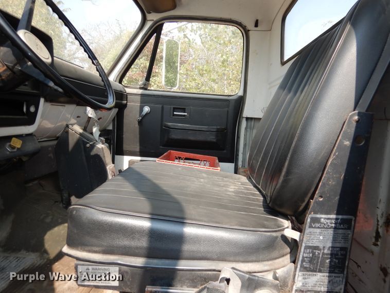 image for item HD9378 1987 GMC C7000  flatbed truck