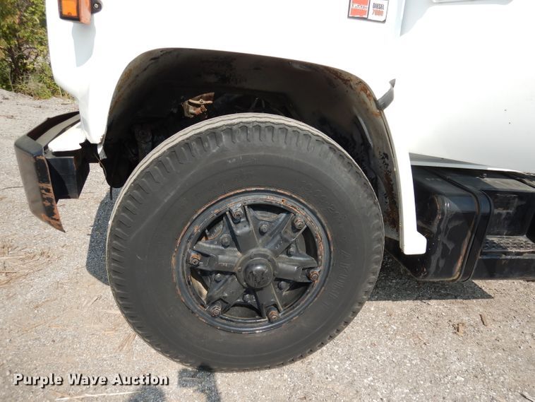 image for item HD9378 1987 GMC C7000  flatbed truck