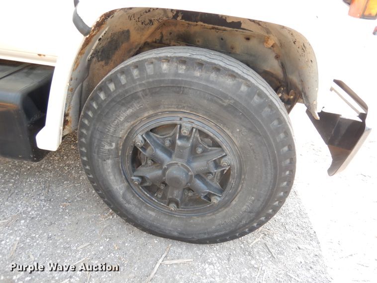 image for item HD9378 1987 GMC C7000  flatbed truck