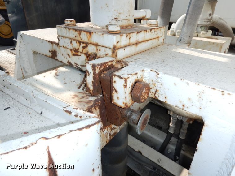 image for item HD9378 1987 GMC C7000  flatbed truck