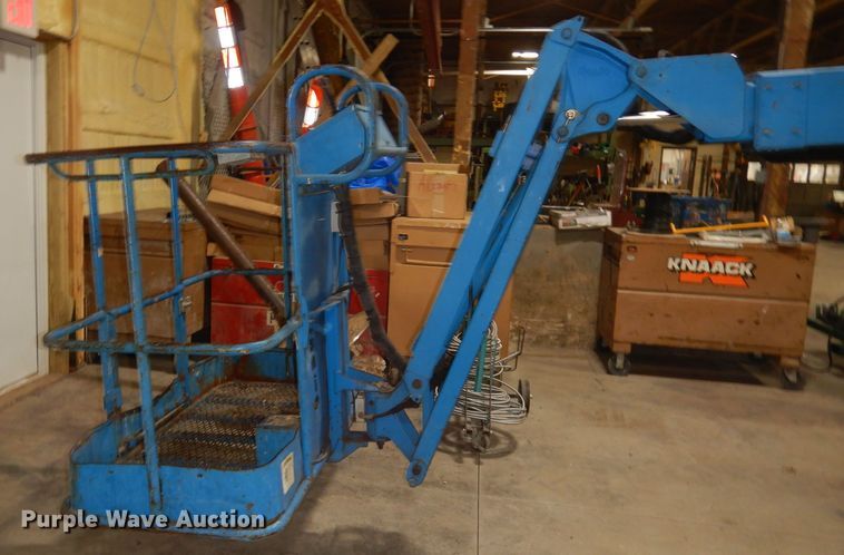 image for item HE9261 2001 Genie Z34/22  boom lift
