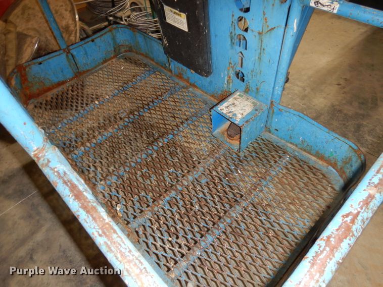 image for item HE9261 2001 Genie Z34/22  boom lift