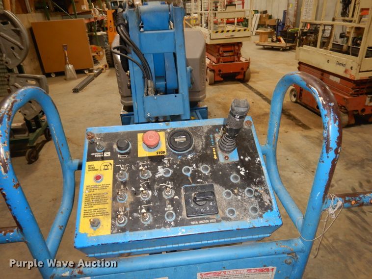 image for item HE9261 2001 Genie Z34/22  boom lift