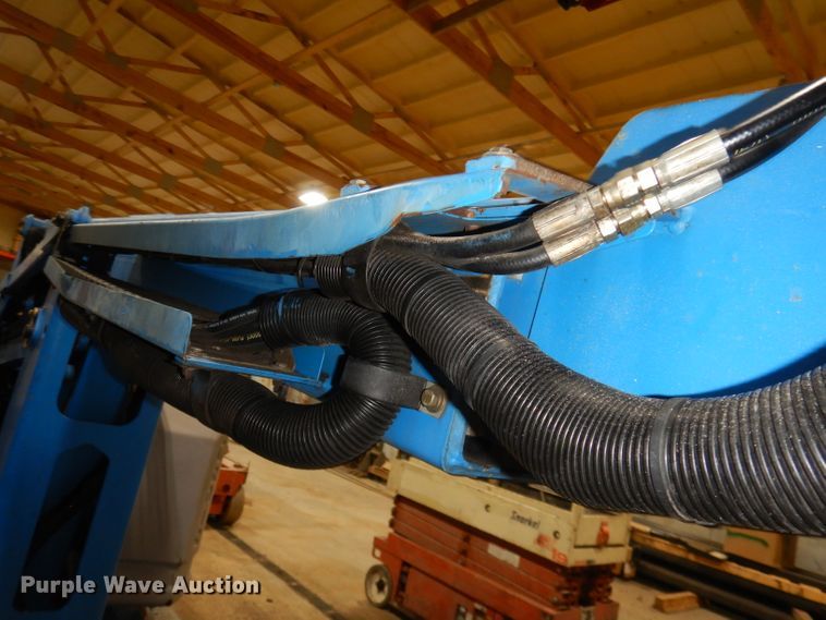 image for item HE9261 2001 Genie Z34/22  boom lift