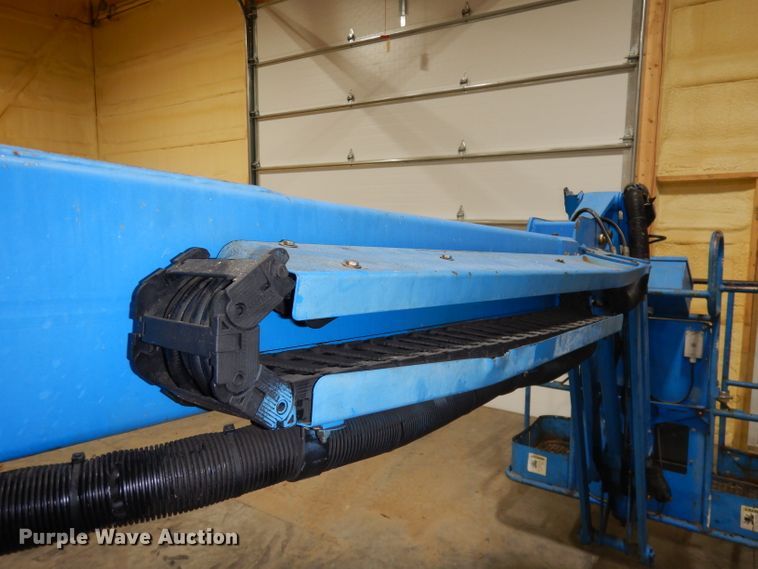 image for item HE9261 2001 Genie Z34/22  boom lift