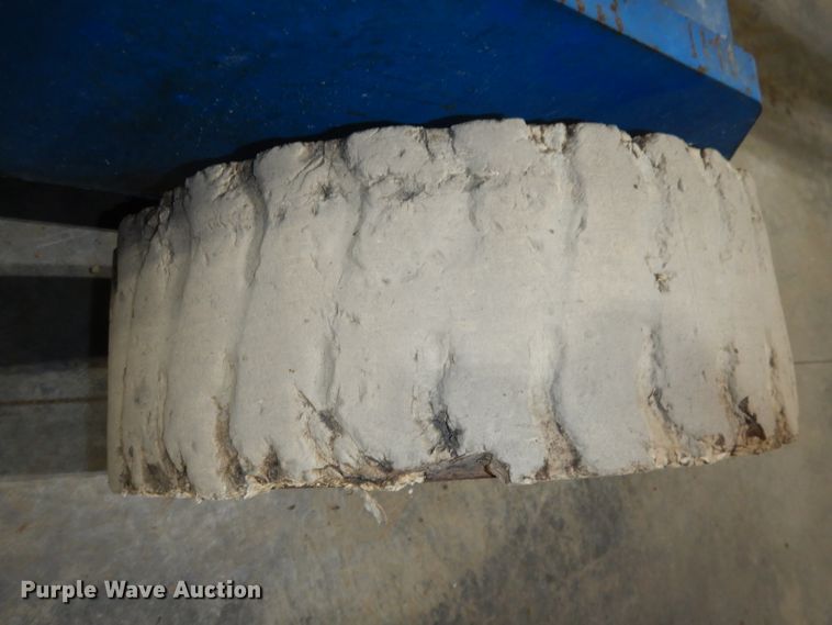 image for item HE9261 2001 Genie Z34/22  boom lift