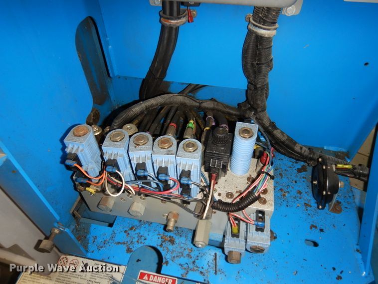 image for item HE9261 2001 Genie Z34/22  boom lift