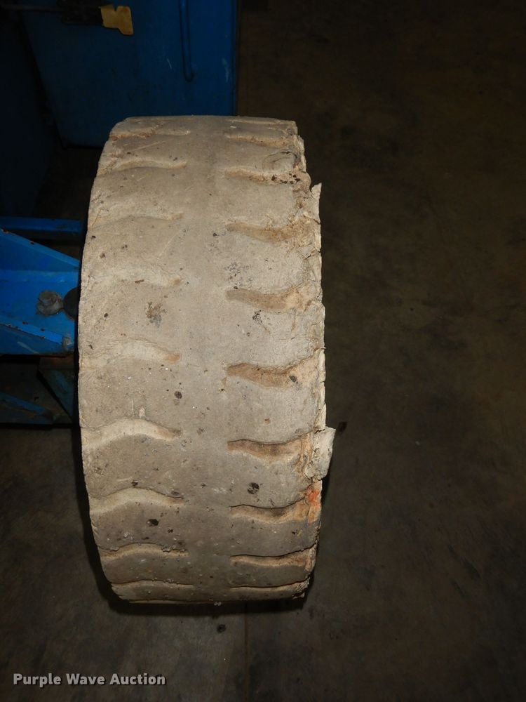 image for item HE9261 2001 Genie Z34/22  boom lift