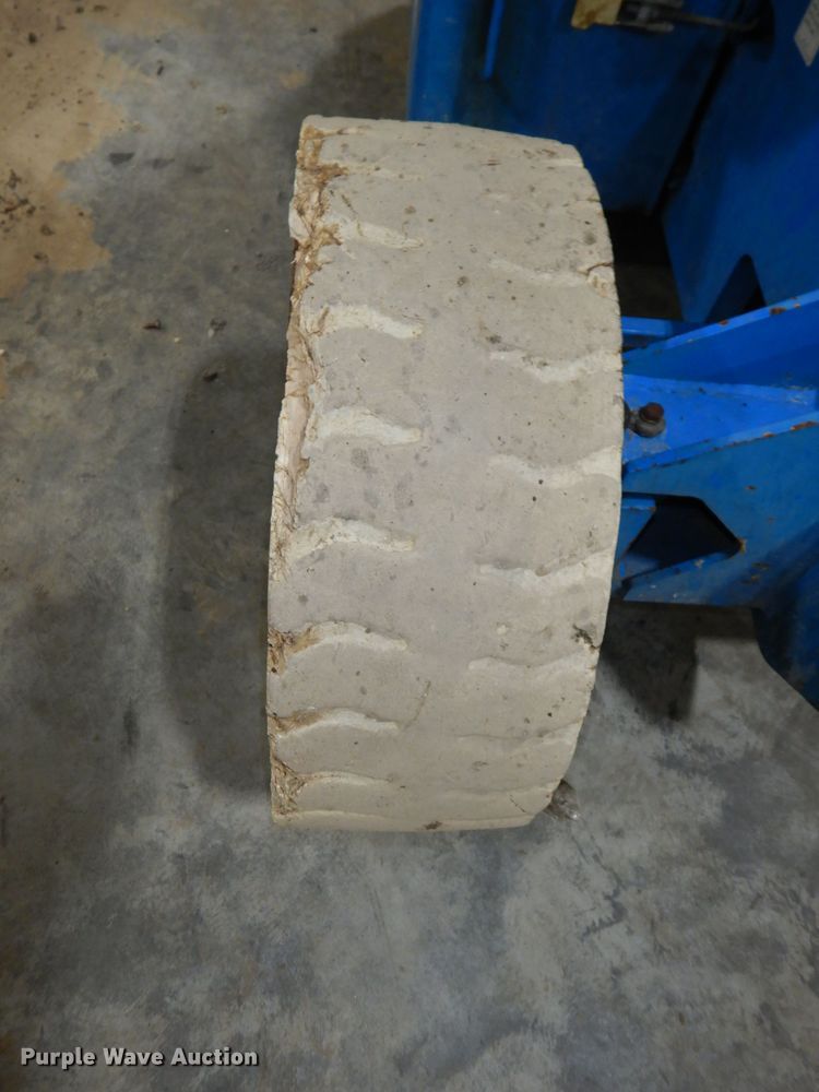 image for item HE9261 2001 Genie Z34/22  boom lift