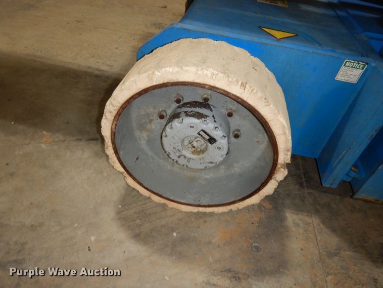 image for item HE9261 2001 Genie Z34/22  boom lift