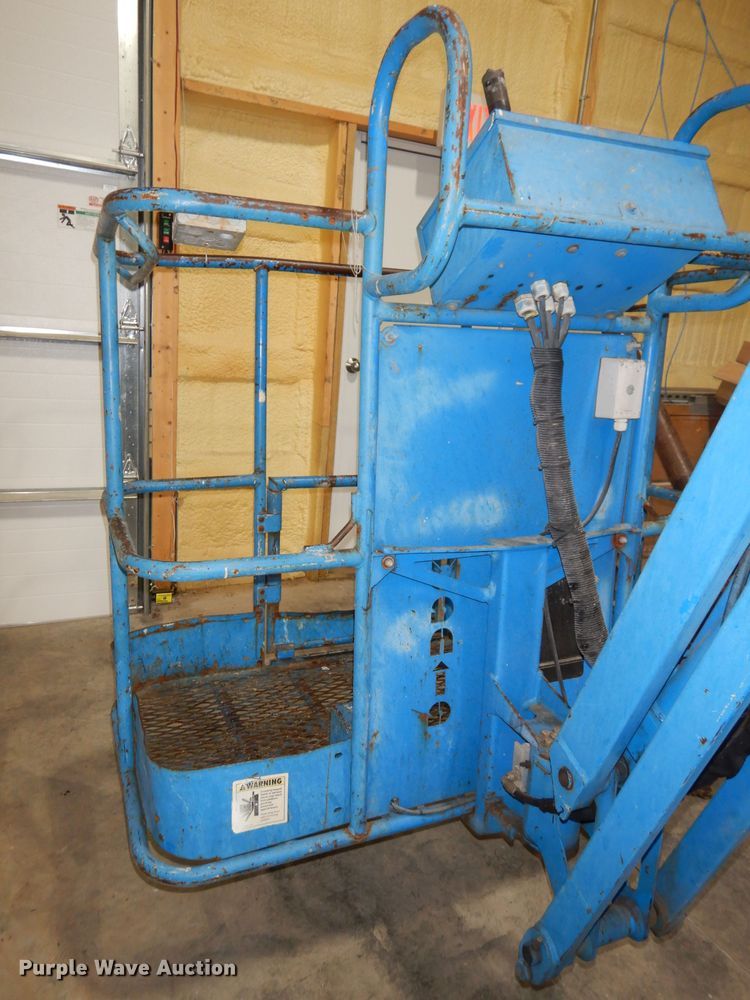 image for item HE9261 2001 Genie Z34/22  boom lift