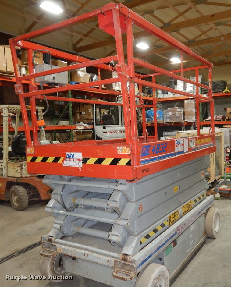 image for item HE9264 Sky Jack SJIII 4832  scissor lift