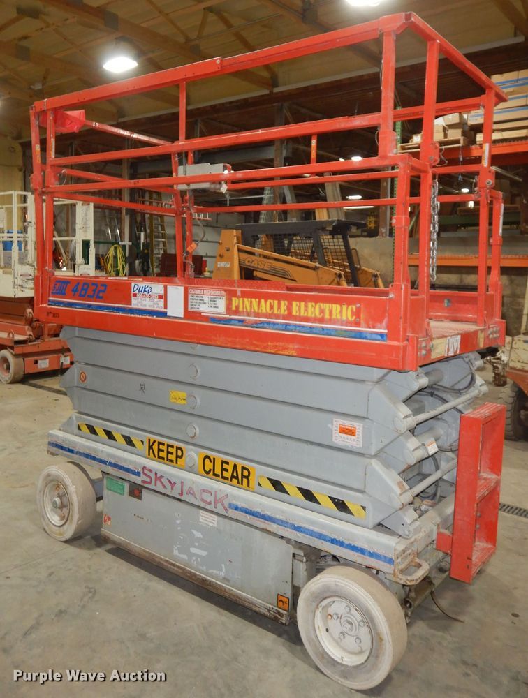 image for item HE9264 Sky Jack SJIII 4832  scissor lift