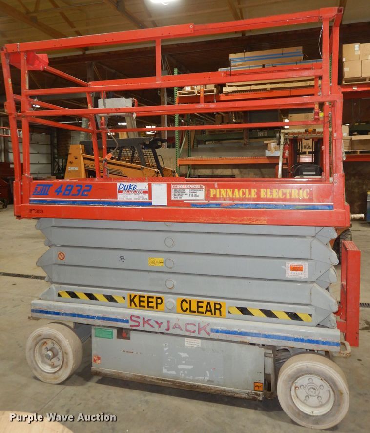 image for item HE9264 Sky Jack SJIII 4832  scissor lift