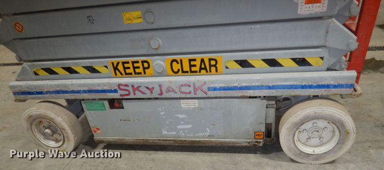 image for item HE9264 Sky Jack SJIII 4832  scissor lift
