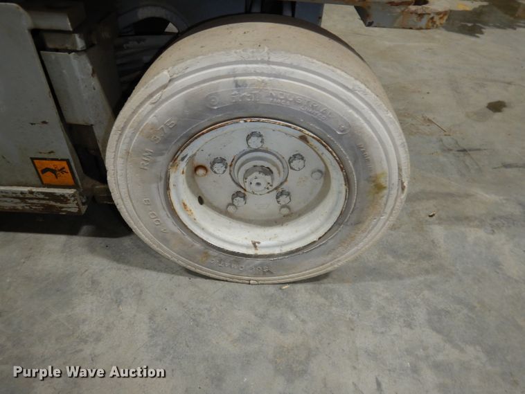 image for item HE9264 Sky Jack SJIII 4832  scissor lift