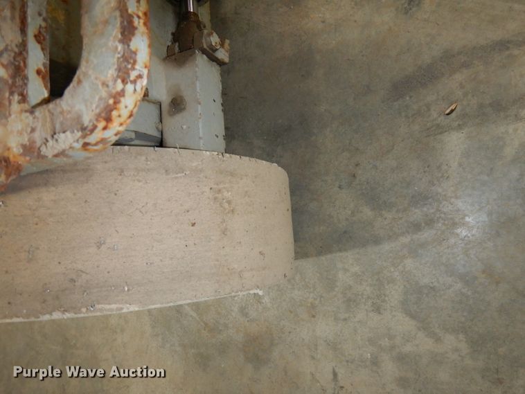 image for item HE9264 Sky Jack SJIII 4832  scissor lift