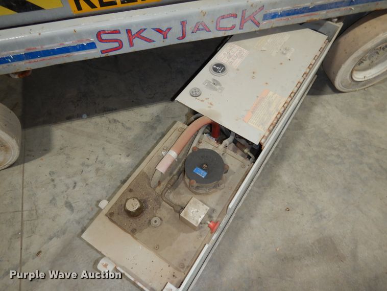 image for item HE9264 Sky Jack SJIII 4832  scissor lift