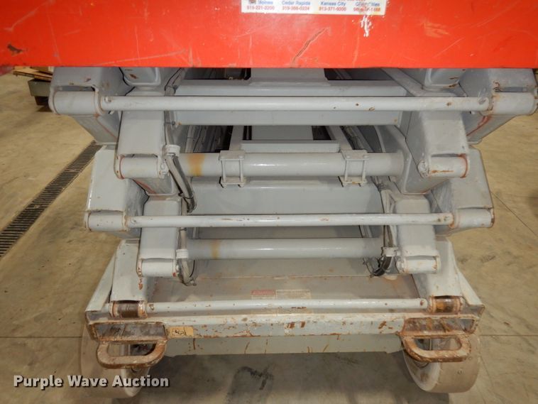 image for item HE9264 Sky Jack SJIII 4832  scissor lift