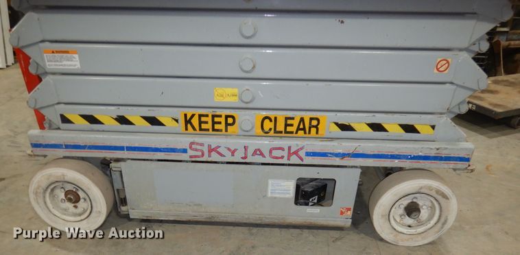 image for item HE9264 Sky Jack SJIII 4832  scissor lift