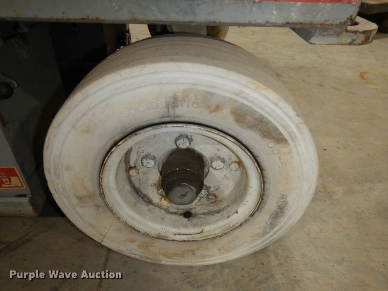 image for item HE9264 Sky Jack SJIII 4832  scissor lift