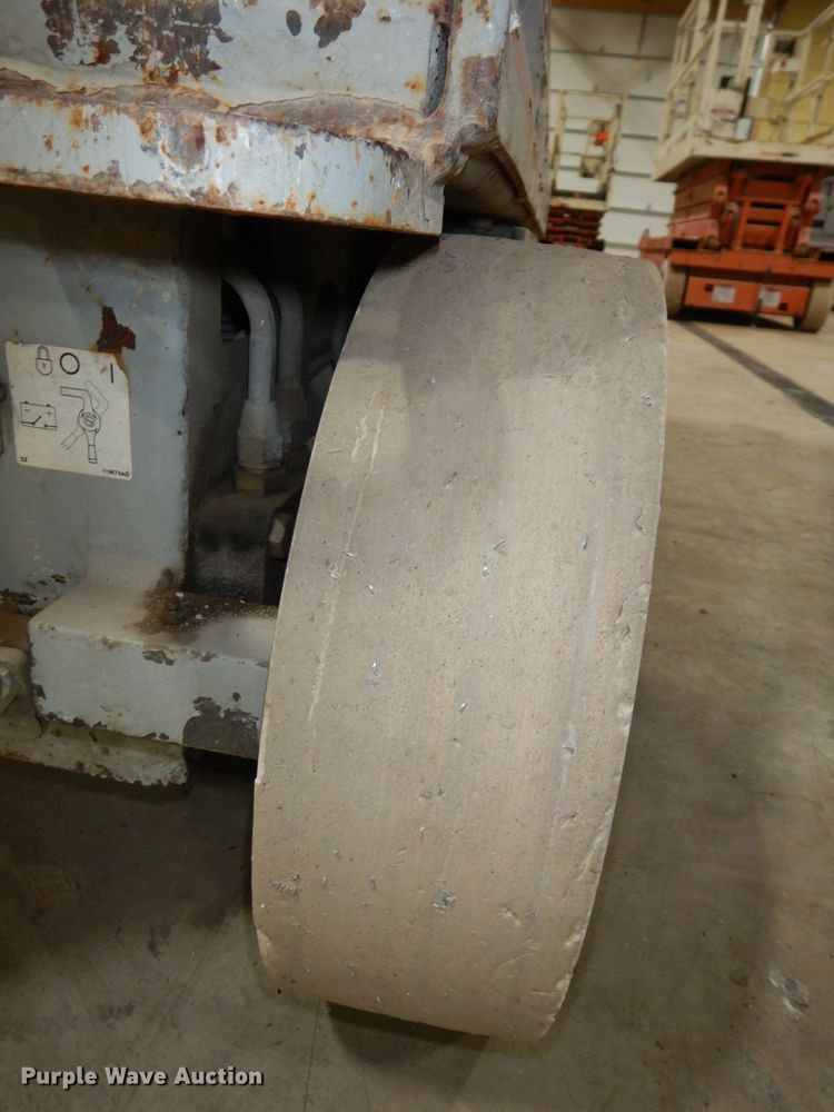 image for item HE9264 Sky Jack SJIII 4832  scissor lift