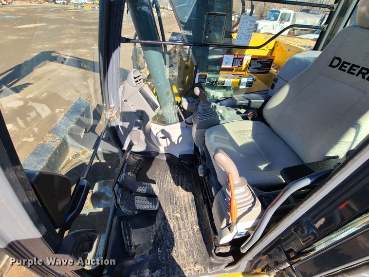 image for item HE9919 2014 John Deere 135G  excavator