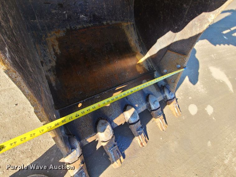 image for item HE9919 2014 John Deere 135G  excavator