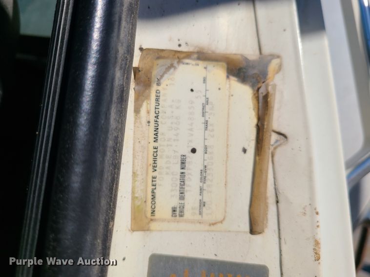 image for item HE9924 1989 Ford F700  oil distributor truck