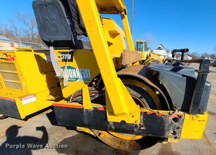 image for item HE9928 Hypac C778B  vibratory double drum roller