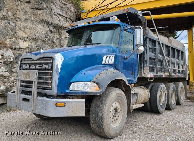 image for item HE9946 2006 Mack CT713  dump truck